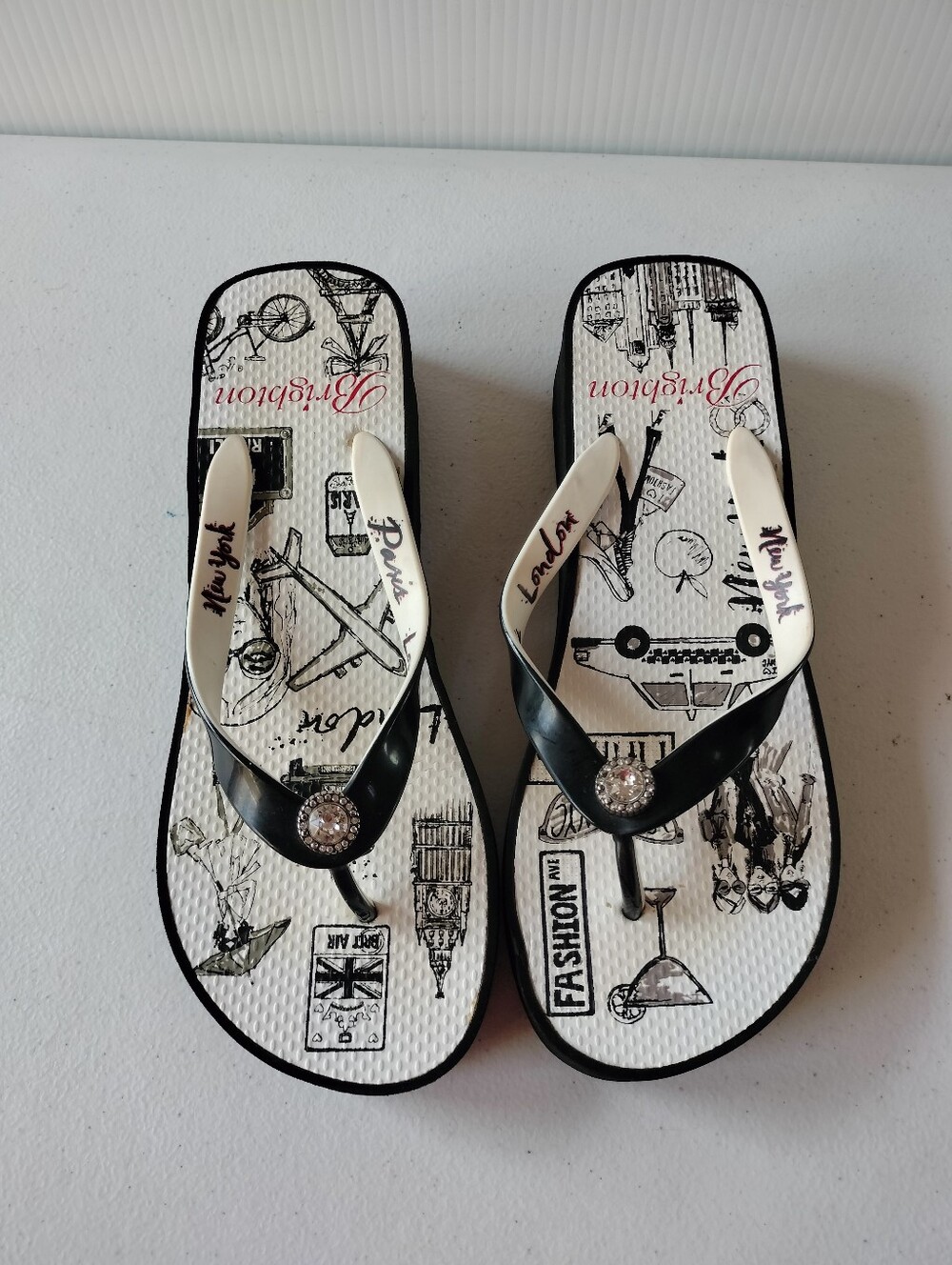 Brighton Voyage Wedge Black White Thong Flip Flop Sandals 8 Artsy Vacation Cute